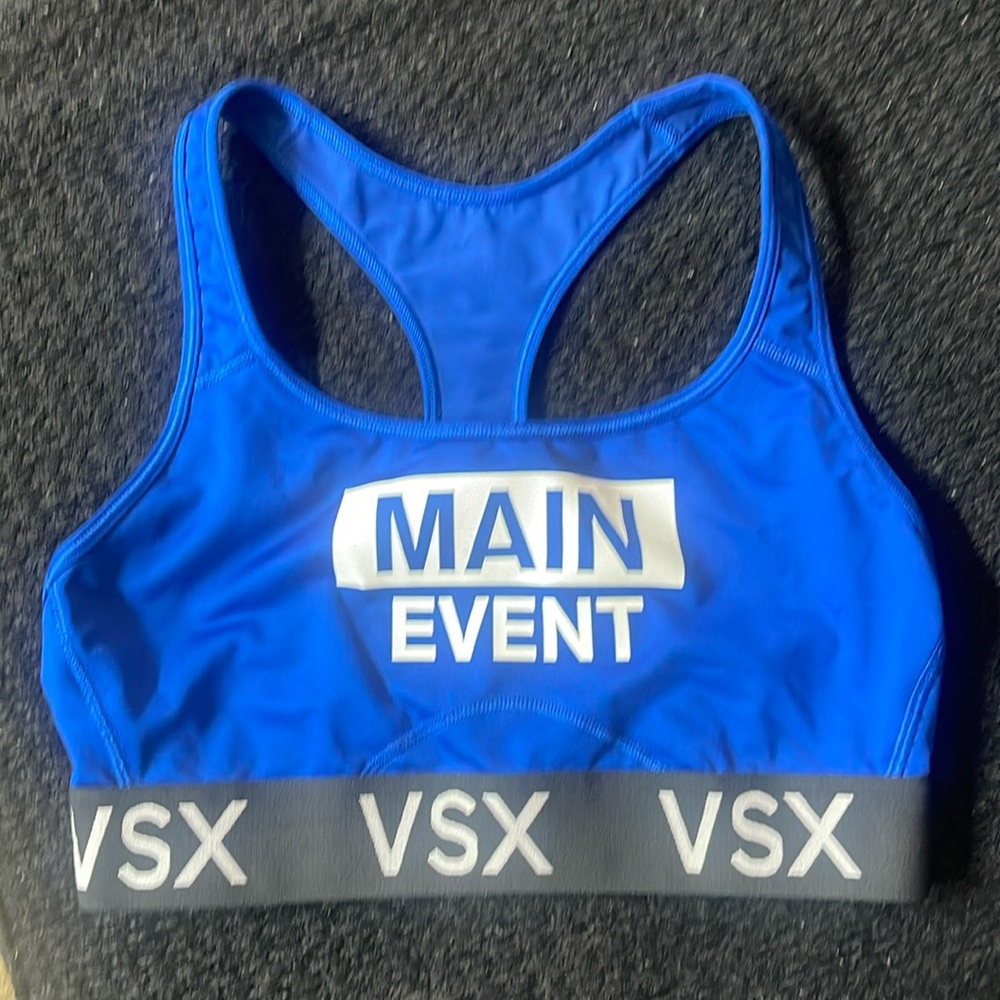 Victoria’s Secret size medium sports bra. No pads. Great condition!